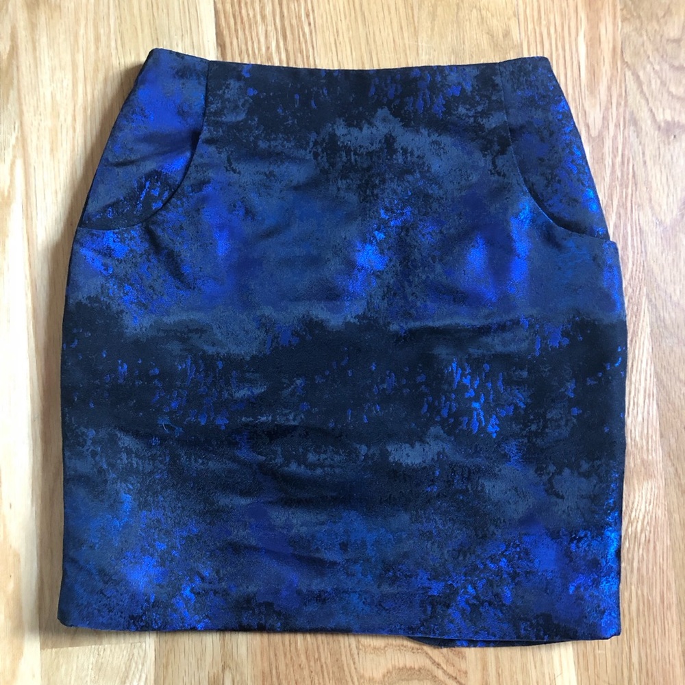 H&M Beautiful blue and black silky mini skirt with pockets size 4